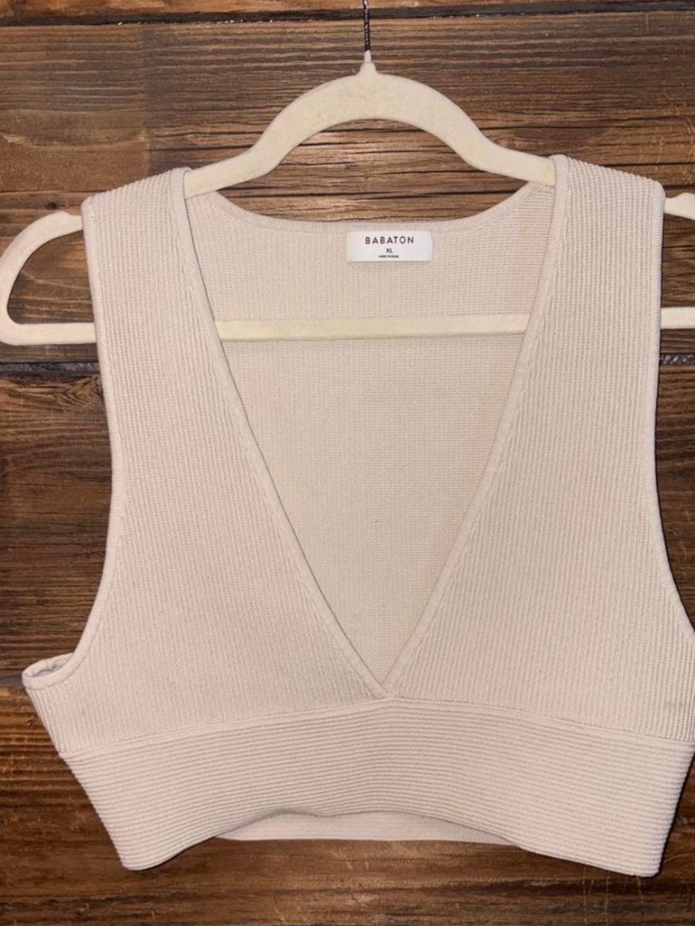 Babaton Cream Ribbed V-Neck Crop Tank
